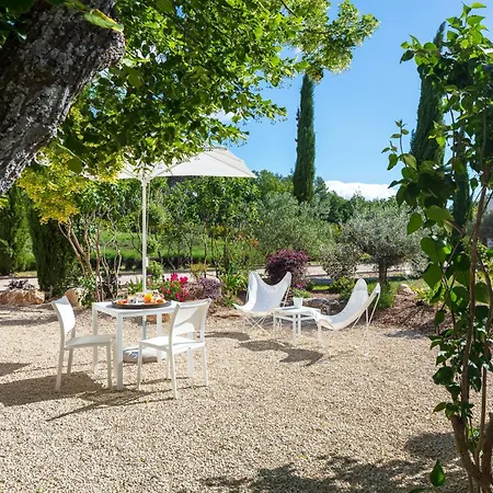 Гостевой дом La Bastide De Damien, 5 Clefs Demeure D'exception Et Table Remarquable Dans Le Guide Teritoria, Jacuzzi Privatif, Cuisine Etoilee Dominique Frerard Экс-ан-Прованс